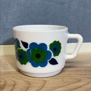 Vintage Arcopal Lotus Cup : French Milk Glass, 1970s